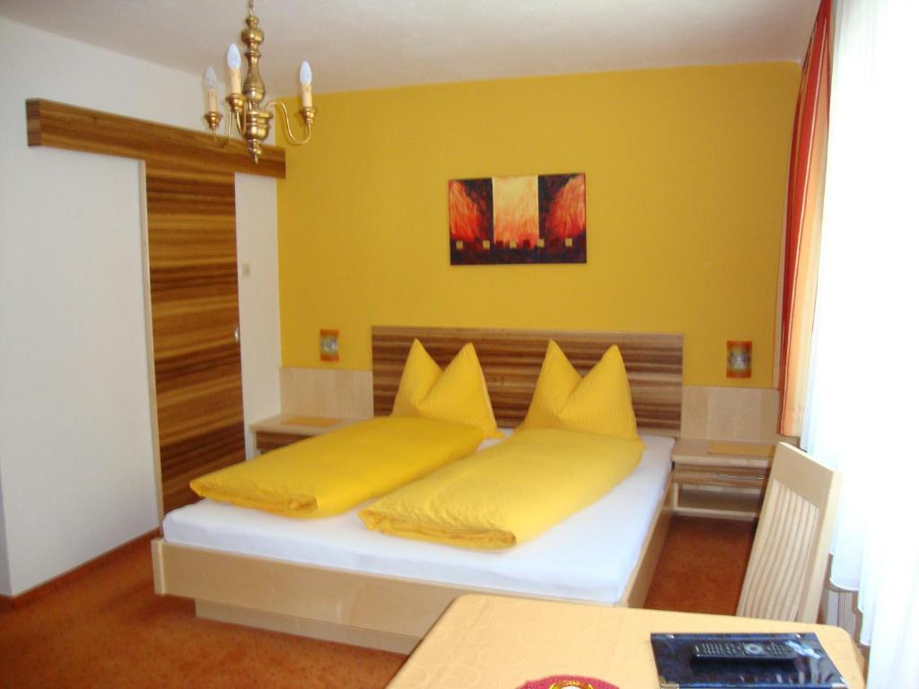 Haus Sonnschein Bed & Breakfast Solden Room photo